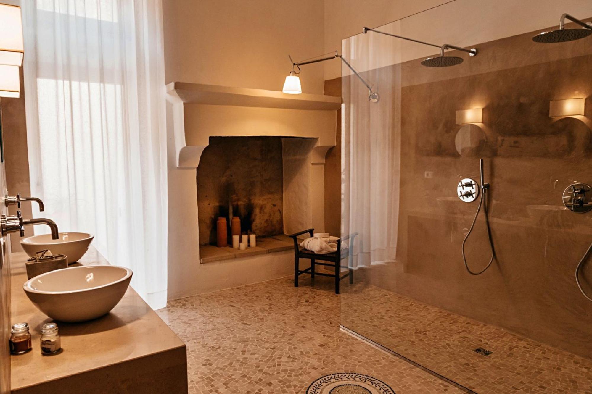 Palazzo Pati Hotel Tiggiano ภายนอก รูปภาพ